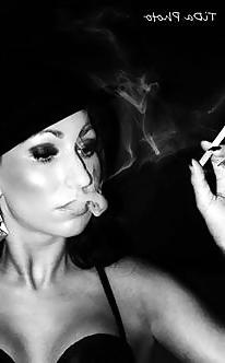 25P Sexy smoking girls