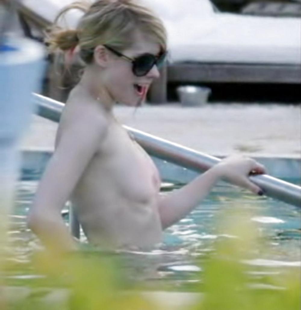 15P Avril Lavigne Nude in pool with her friend