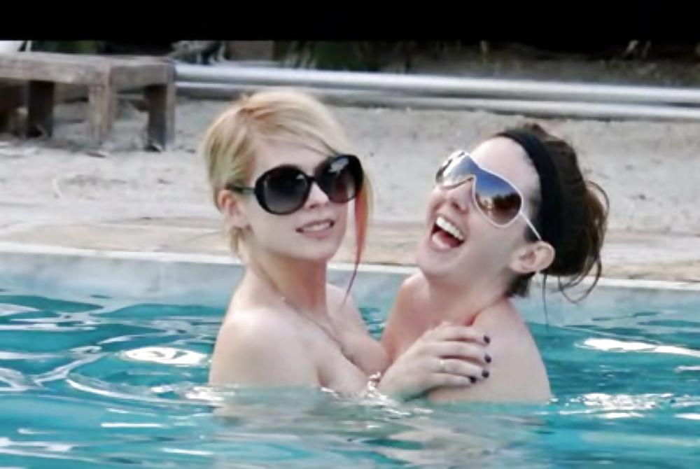 15P Avril Lavigne Nude in pool with her friend