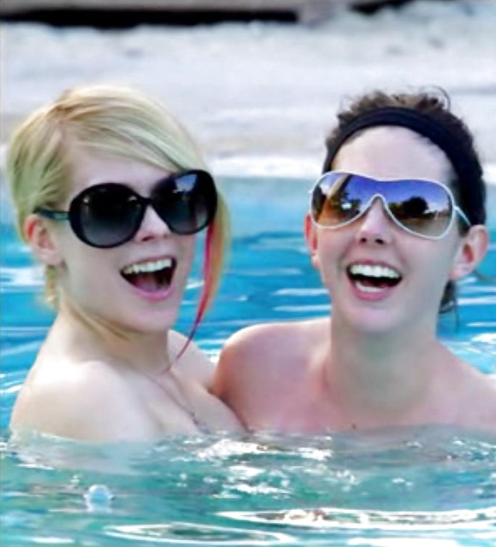 15P Avril Lavigne Nude in pool with her friend