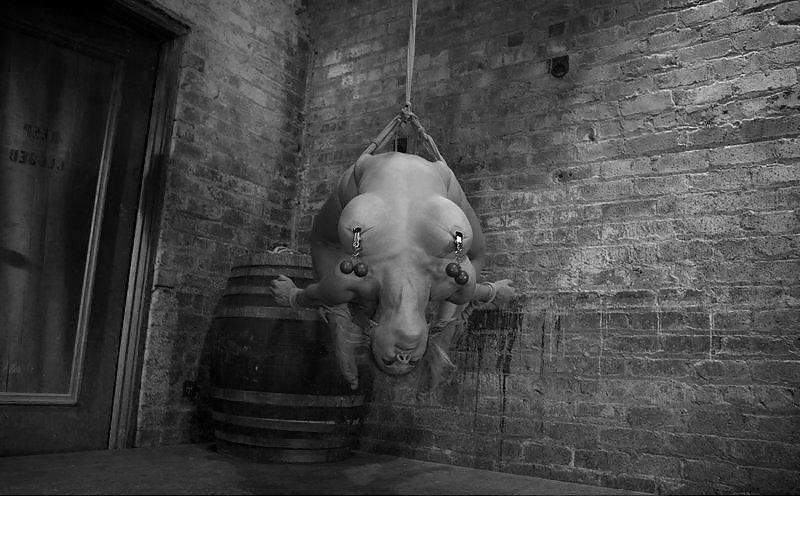 25P Bondage-Bilder in BW