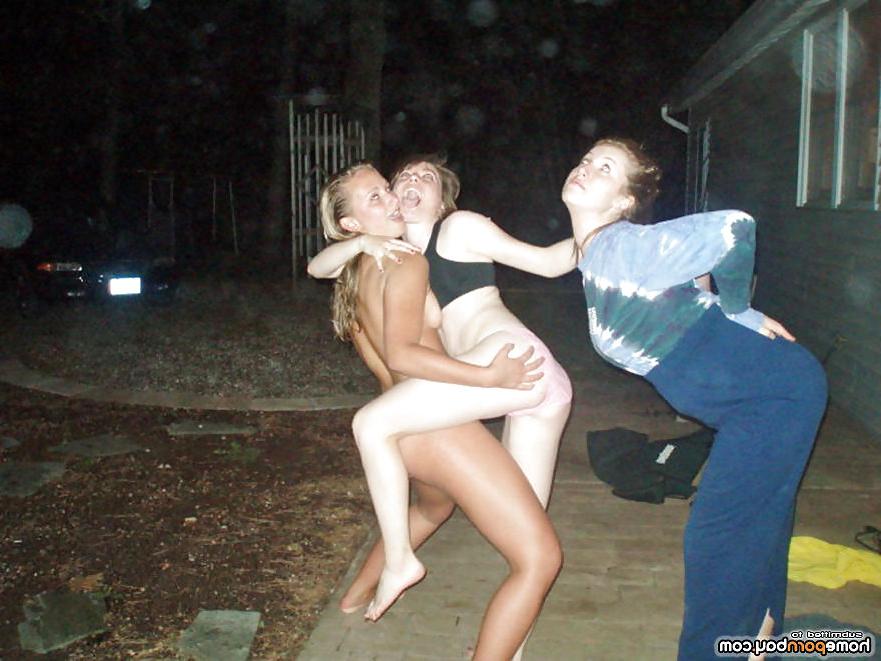 15P Nude college babes