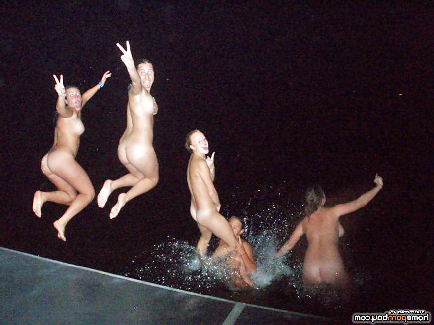15P Nude college babes