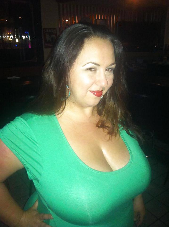 22P American Milf With Massive Tits