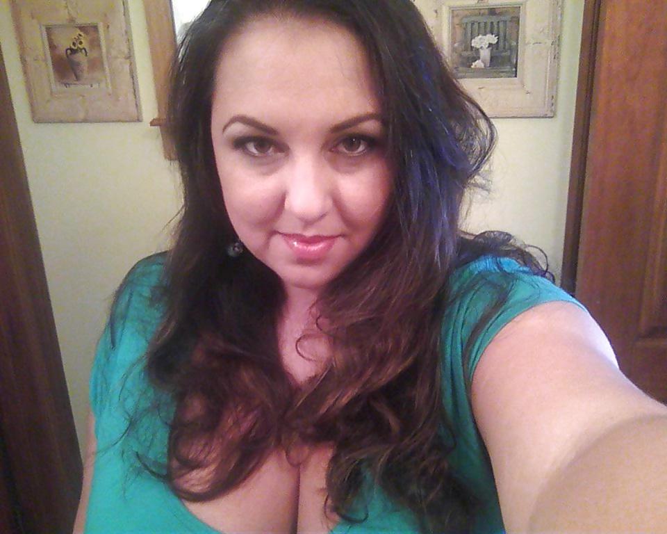 22P American Milf With Massive Tits