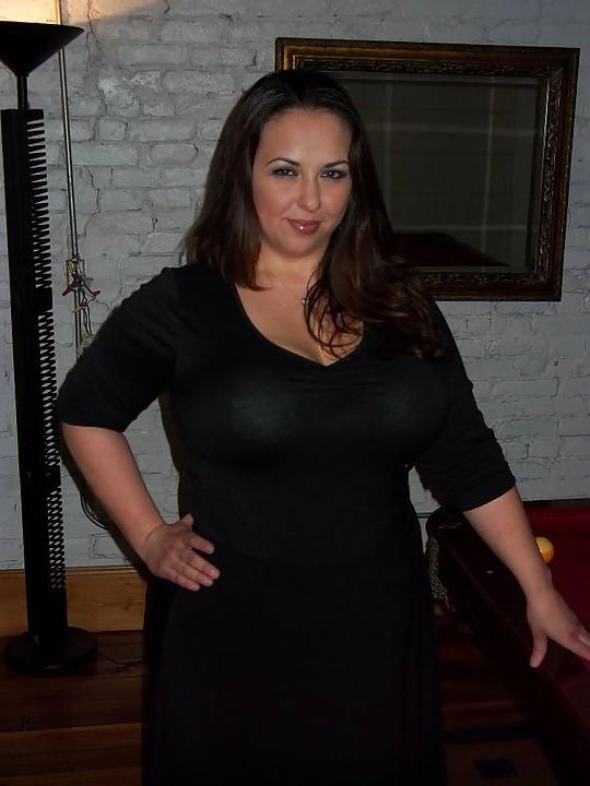 22P American Milf With Massive Tits