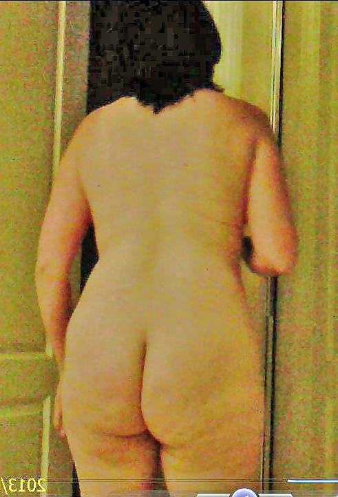 15P Brunette Wife Caught Getting Into Shower