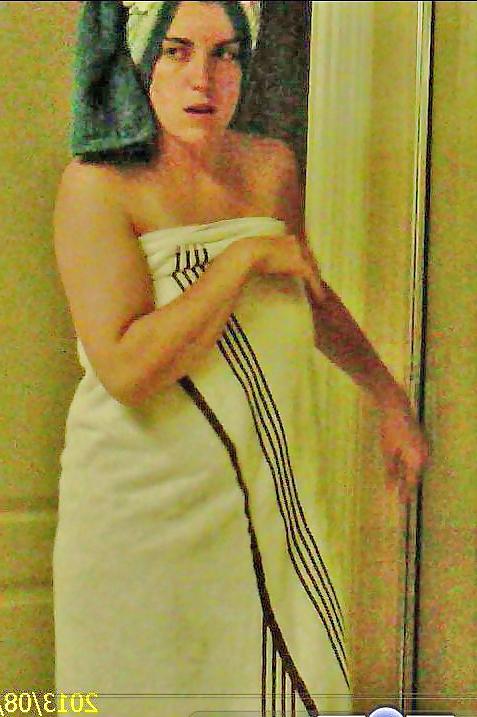 15P Brunette Wife Caught Getting Into Shower