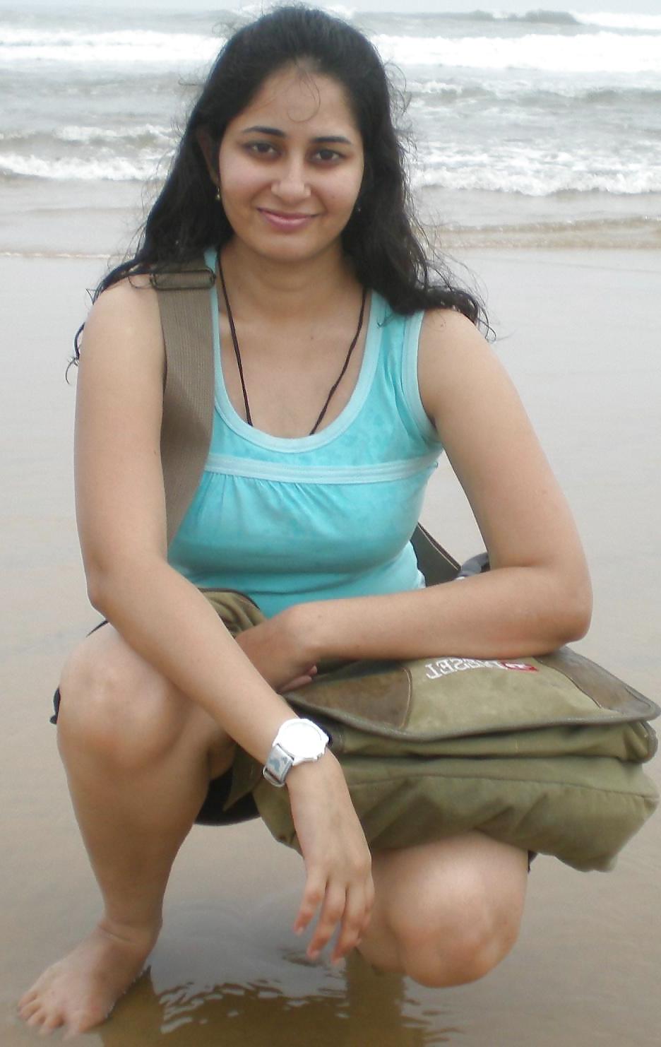 25P Goa vacation hot pics of indian girls