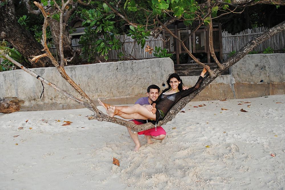 25P Goa vacation hot pics of indian girls