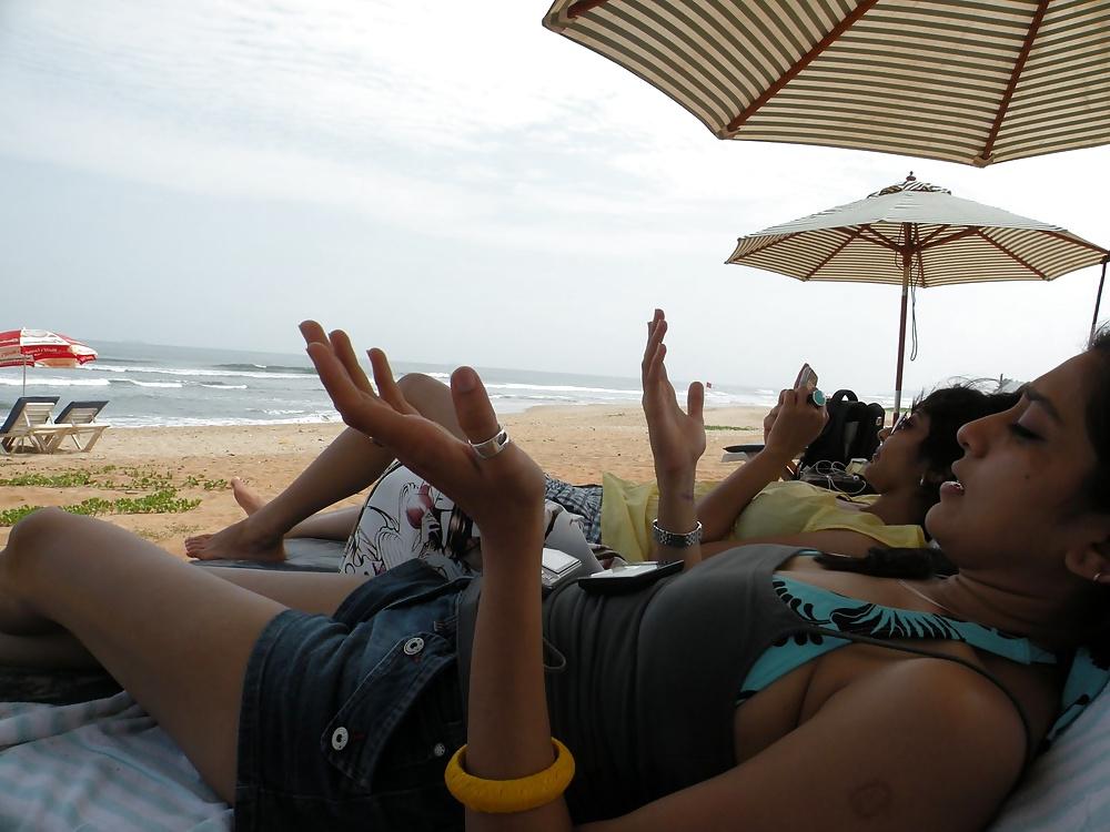 25P Goa vacation hot pics of indian girls