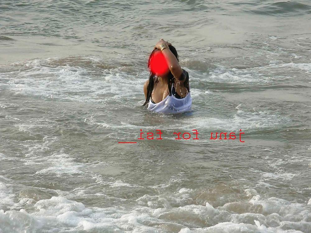 25P Goa vacation hot pics of indian girls