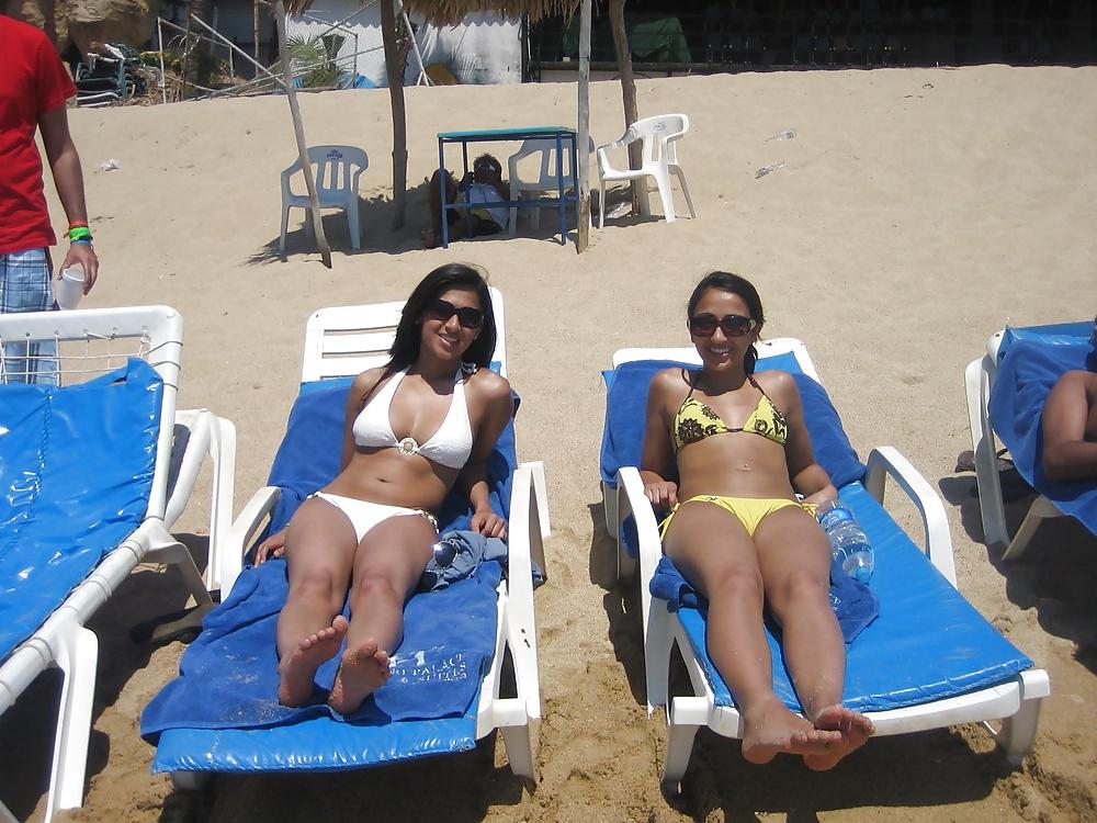 25P Goa vacation hot pics of indian girls