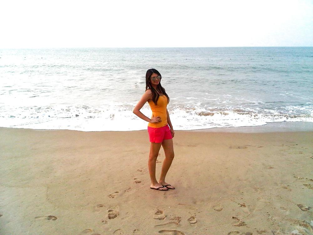 25P Goa vacation hot pics of indian girls