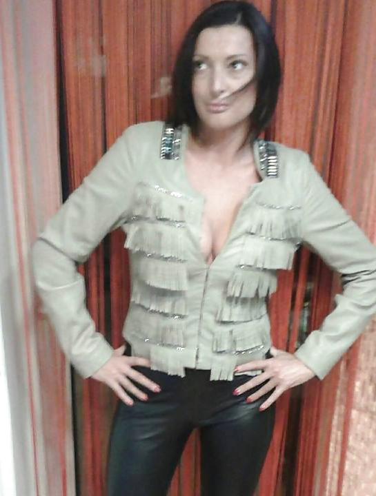 25P Serbian milf Olivera