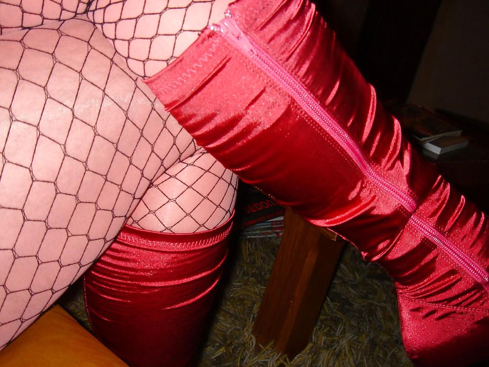 18P Nadine CD hose, fishnet, heels and boots