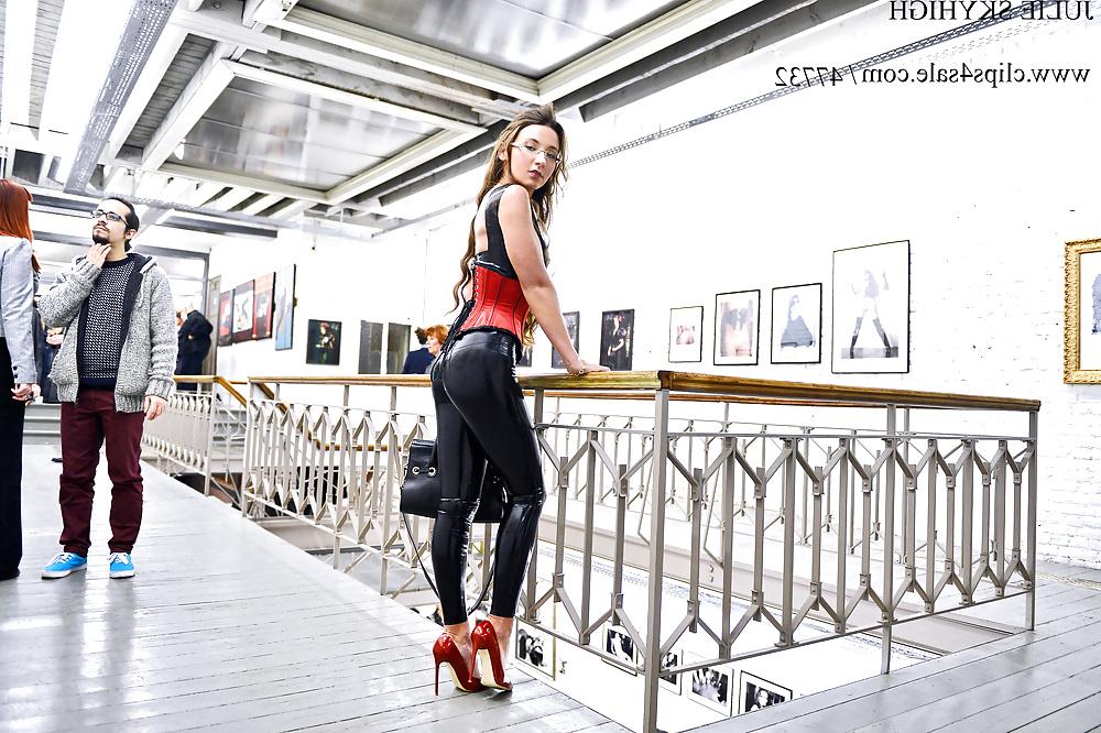 5P Julie skyhigh in latex catsuit legging & corset public