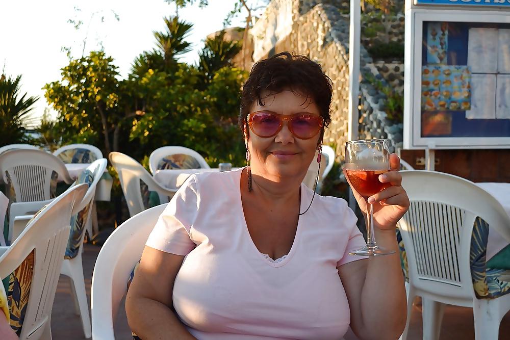 25P Beautiful granny ( Big natural tits )