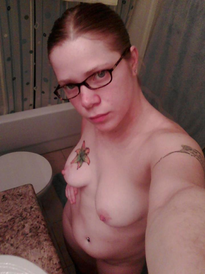6P More cell pics of Baby + naked smoking doing dishes