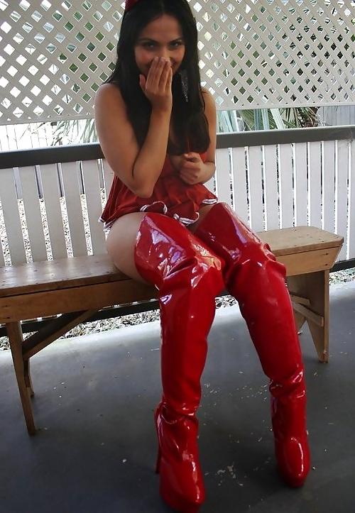 25P Ladys want sperm on boots and latex ,leather outfith