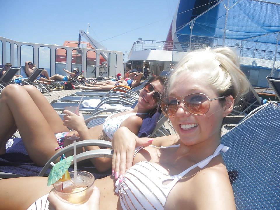 25P Facebook teen babes 10 bikini beach party