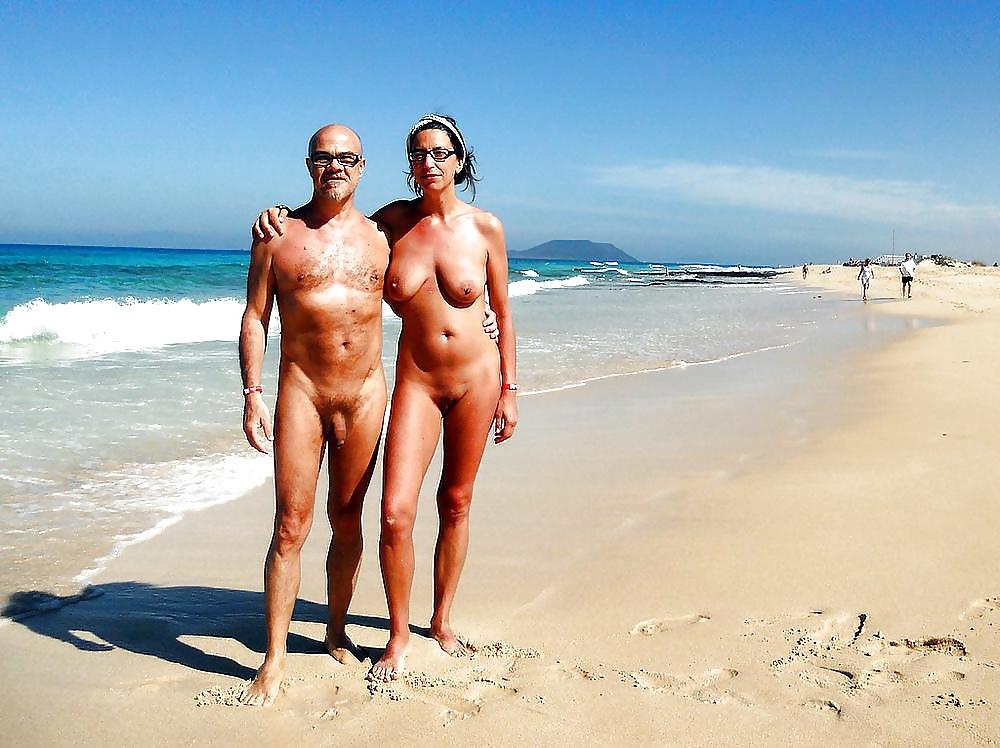 20P Naked couple 39.