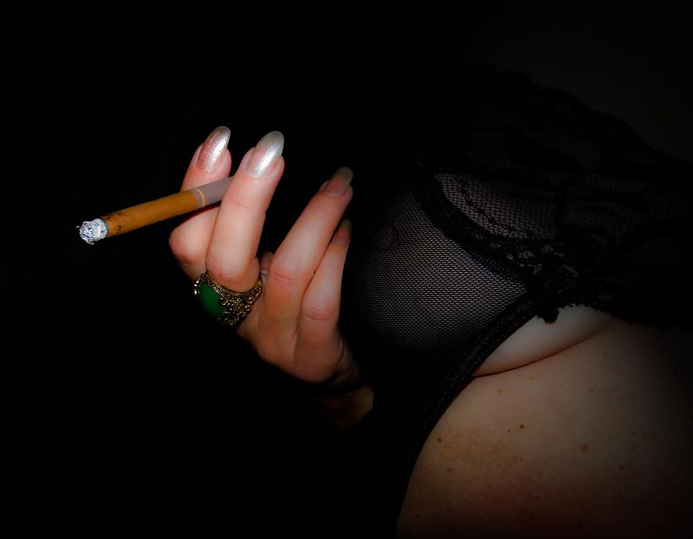 11P Smoking wife