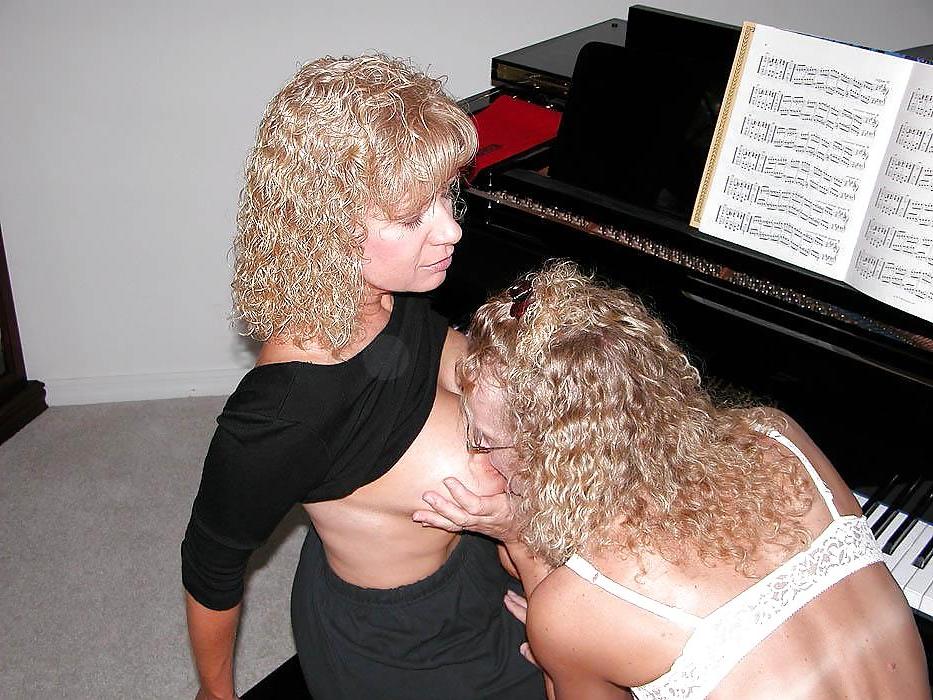25P The Piano Teacher