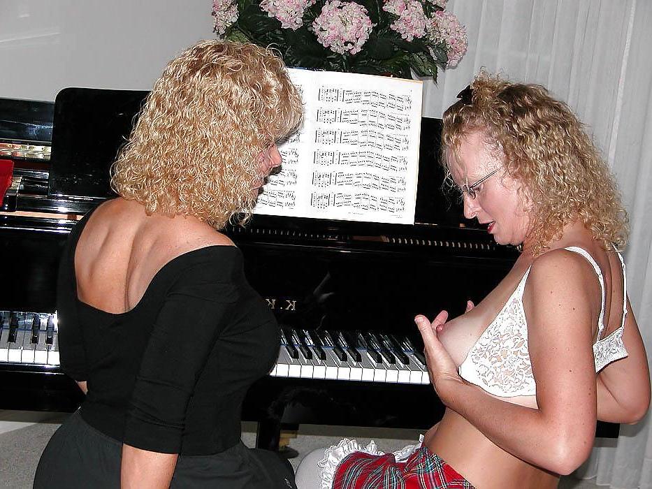 25P The Piano Teacher