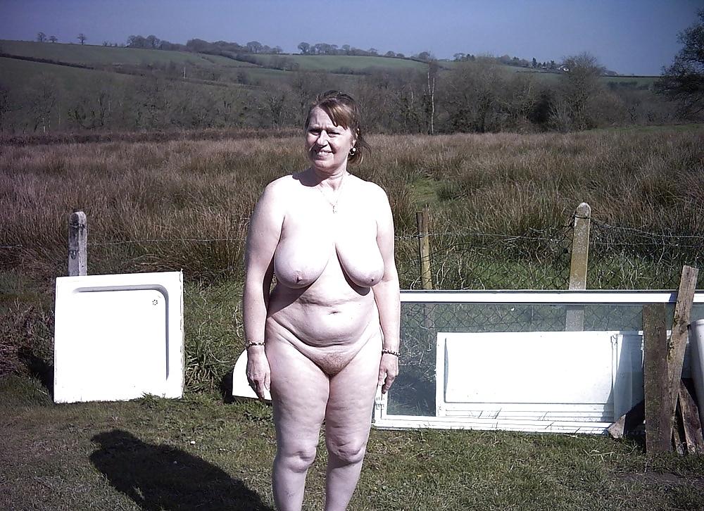 6P I love being nude out in my garden