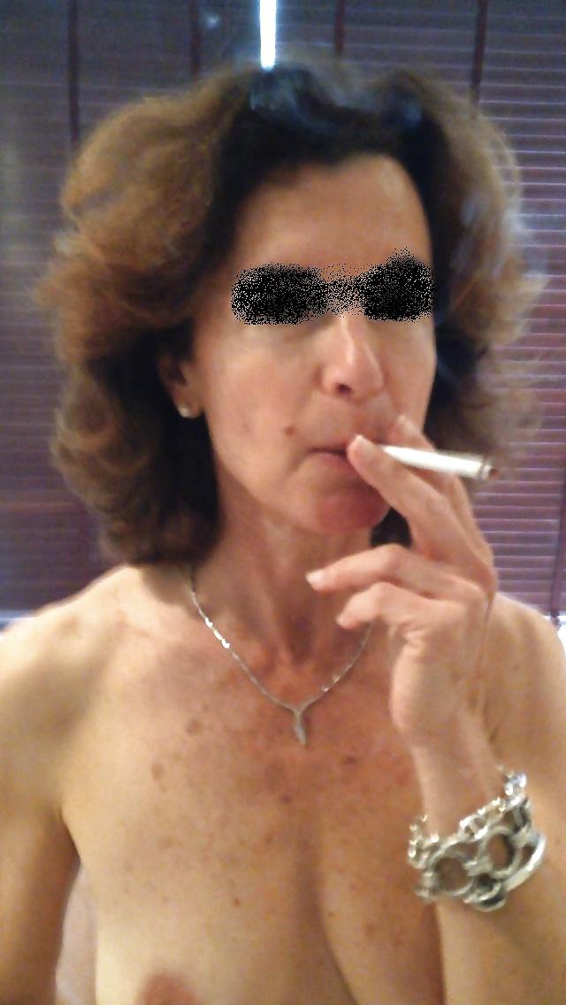 25P Smoking sex at lunch time