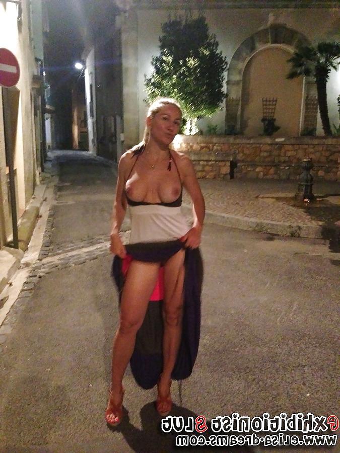 10P Flashing my boobs in public