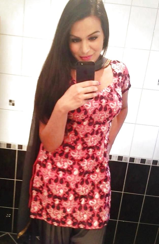 17P Hot Sexy Indian Wife 
