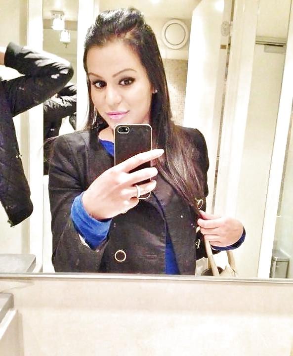17P Hot Sexy Indian Wife 