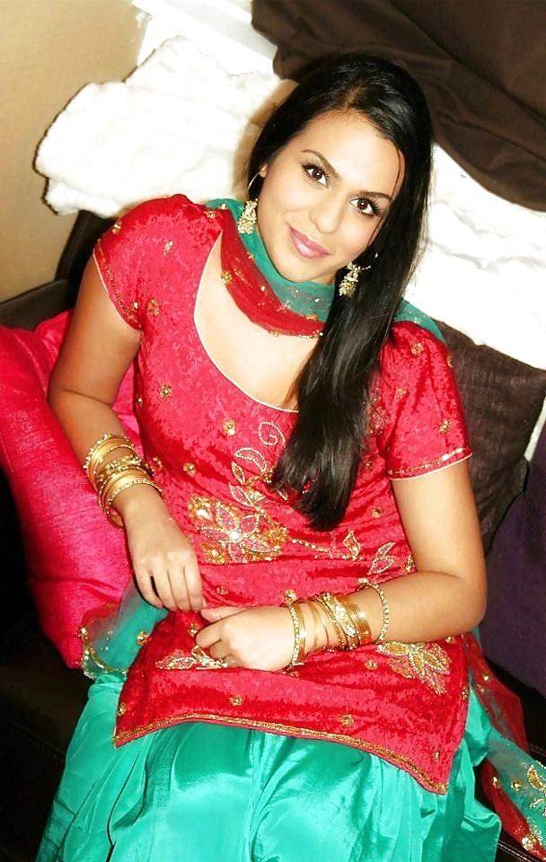 17P Hot Sexy Indian Wife 
