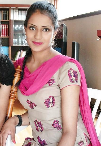 17P Hot Sexy Indian Wife 