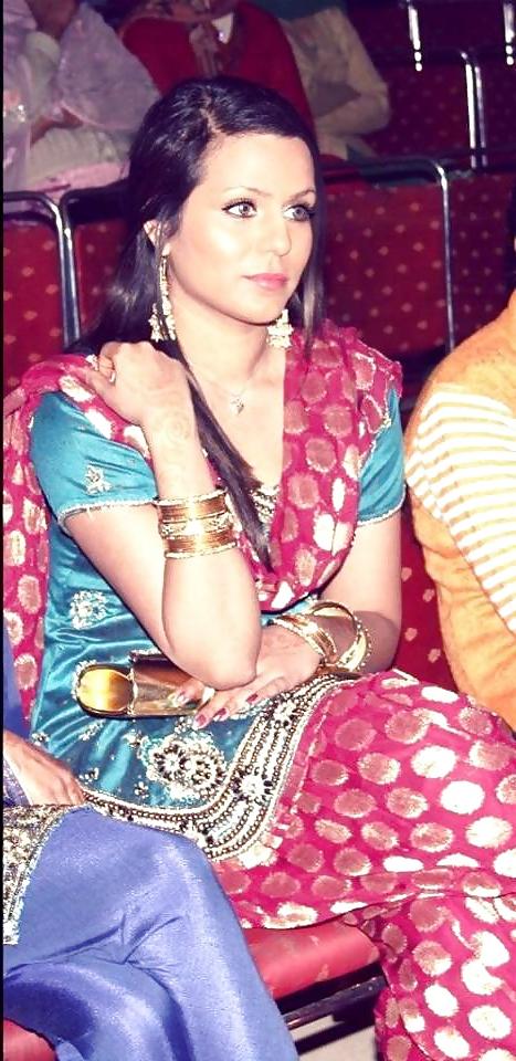 17P Hot Sexy Indian Wife 