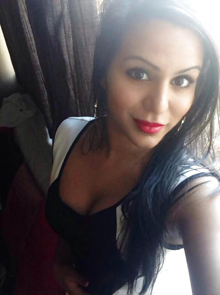 17P Hot Sexy Indian Wife 