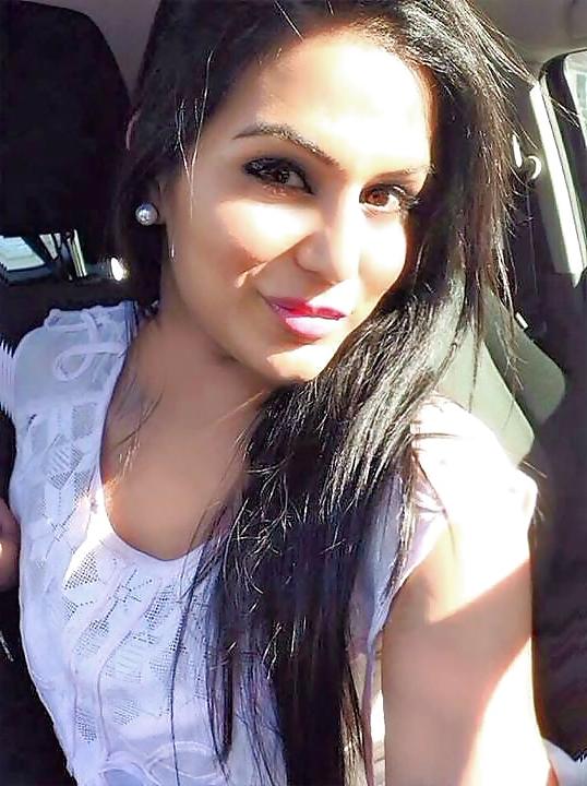 17P Hot Sexy Indian Wife 