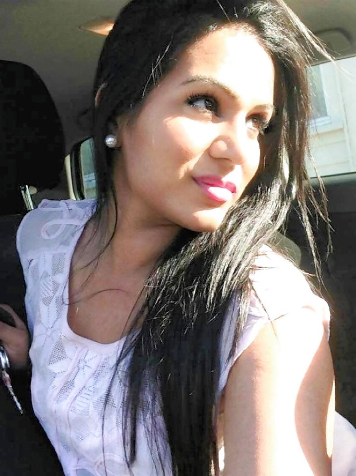 17P Hot Sexy Indian Wife 
