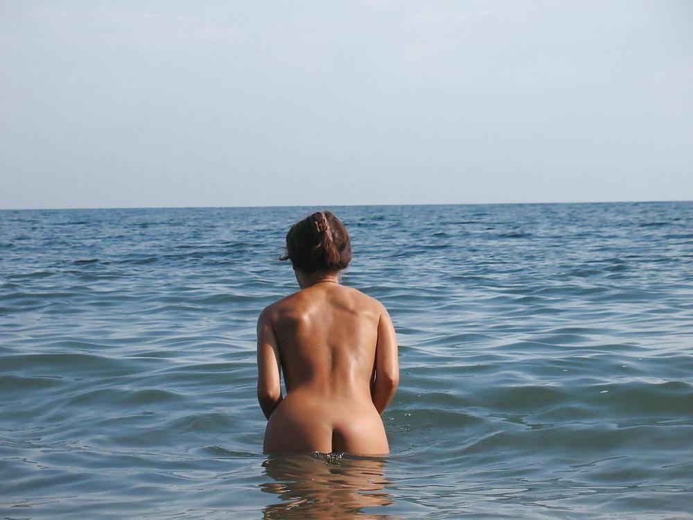 25P Nude Beach Babes