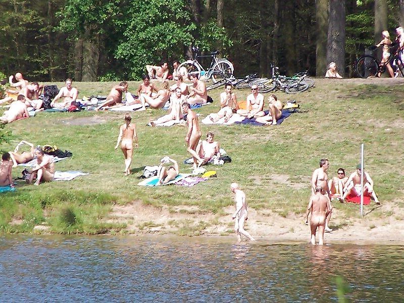 25P Nude Beach Babes
