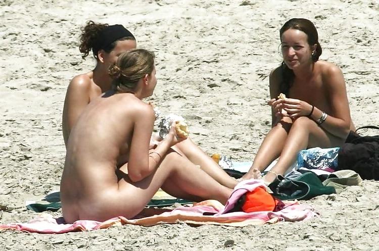 25P Nude Beach Babes