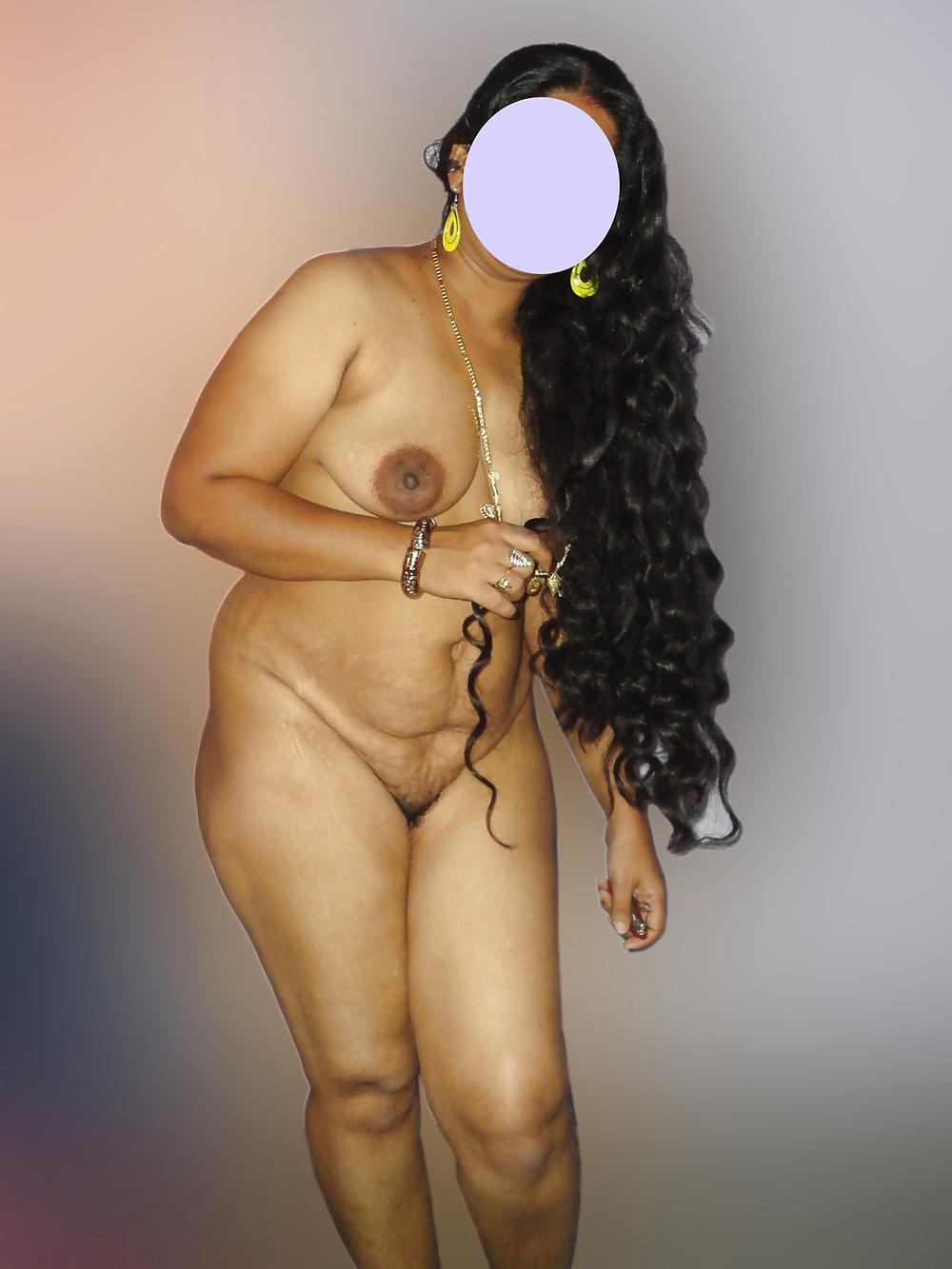 20P Indian Aunty Show 12