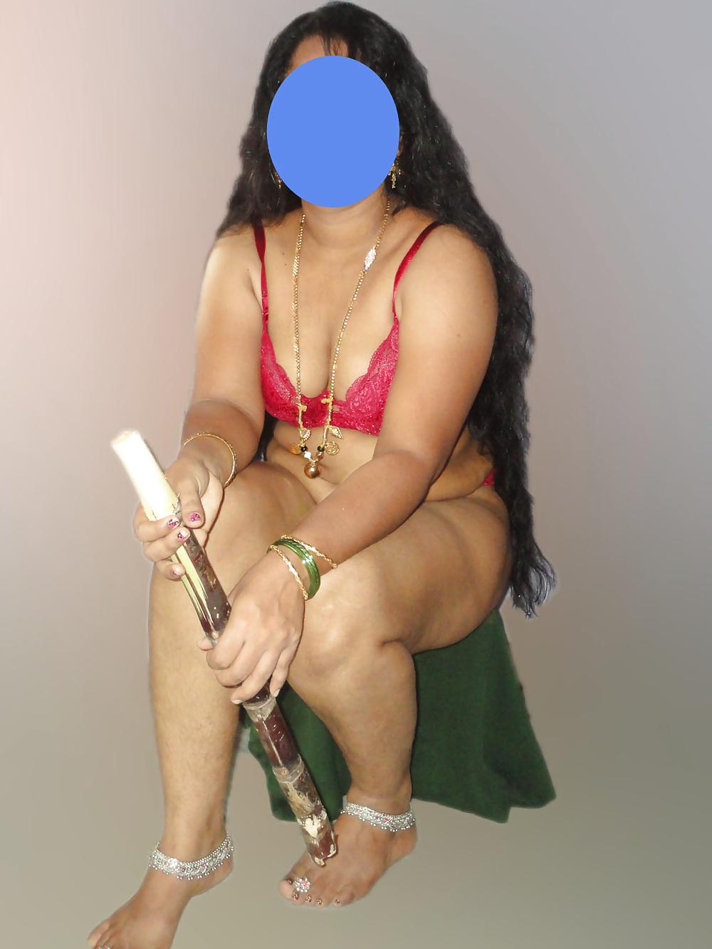 20P Indian Aunty Show 12