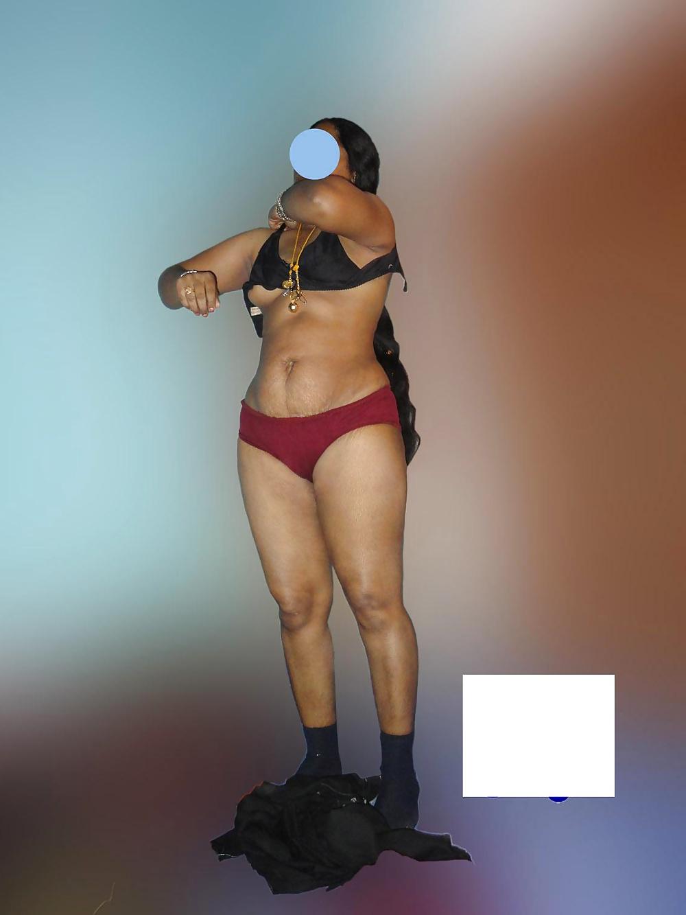 20P Indian Aunty Show 12