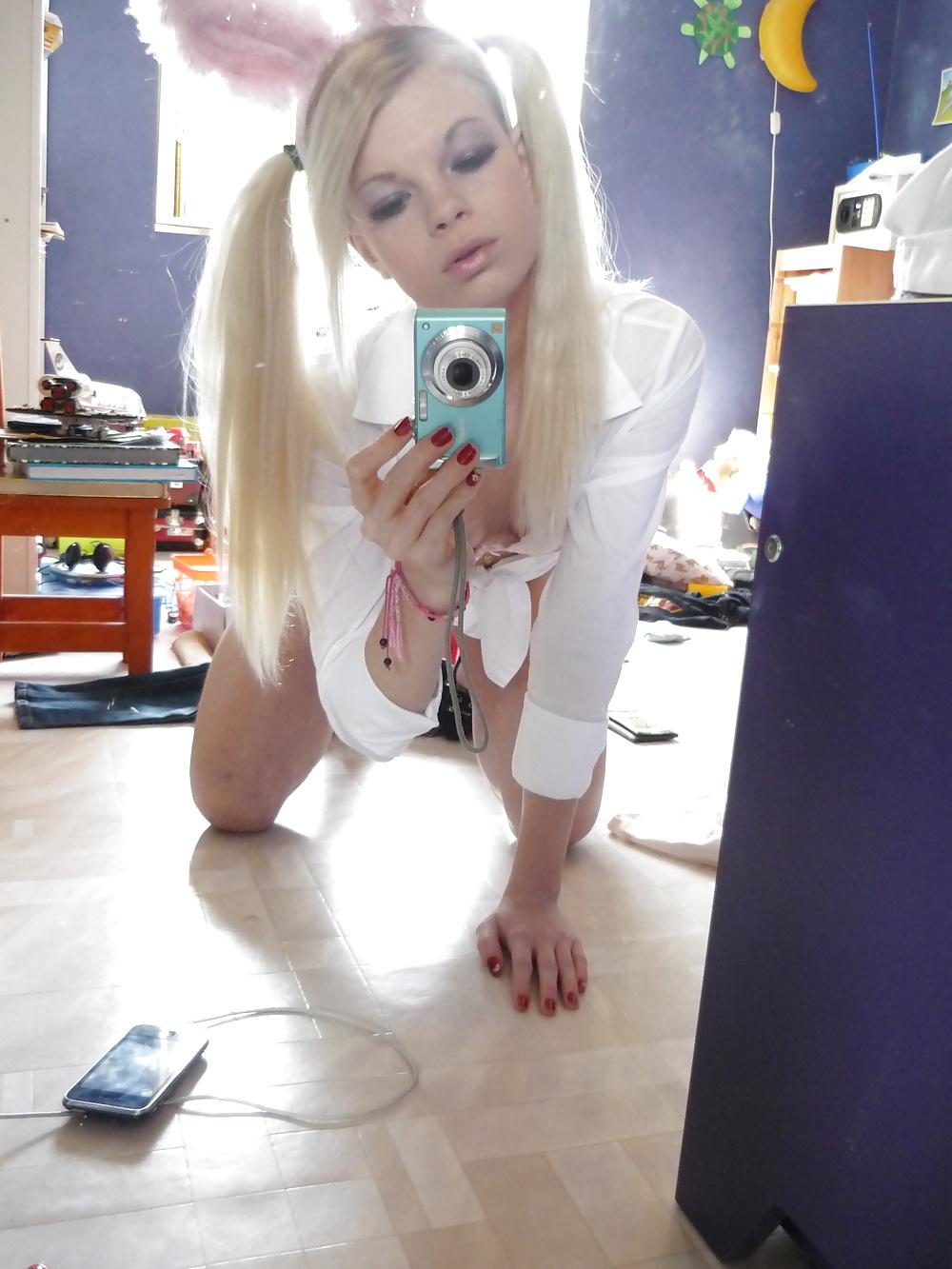 25P Blondie with small tits