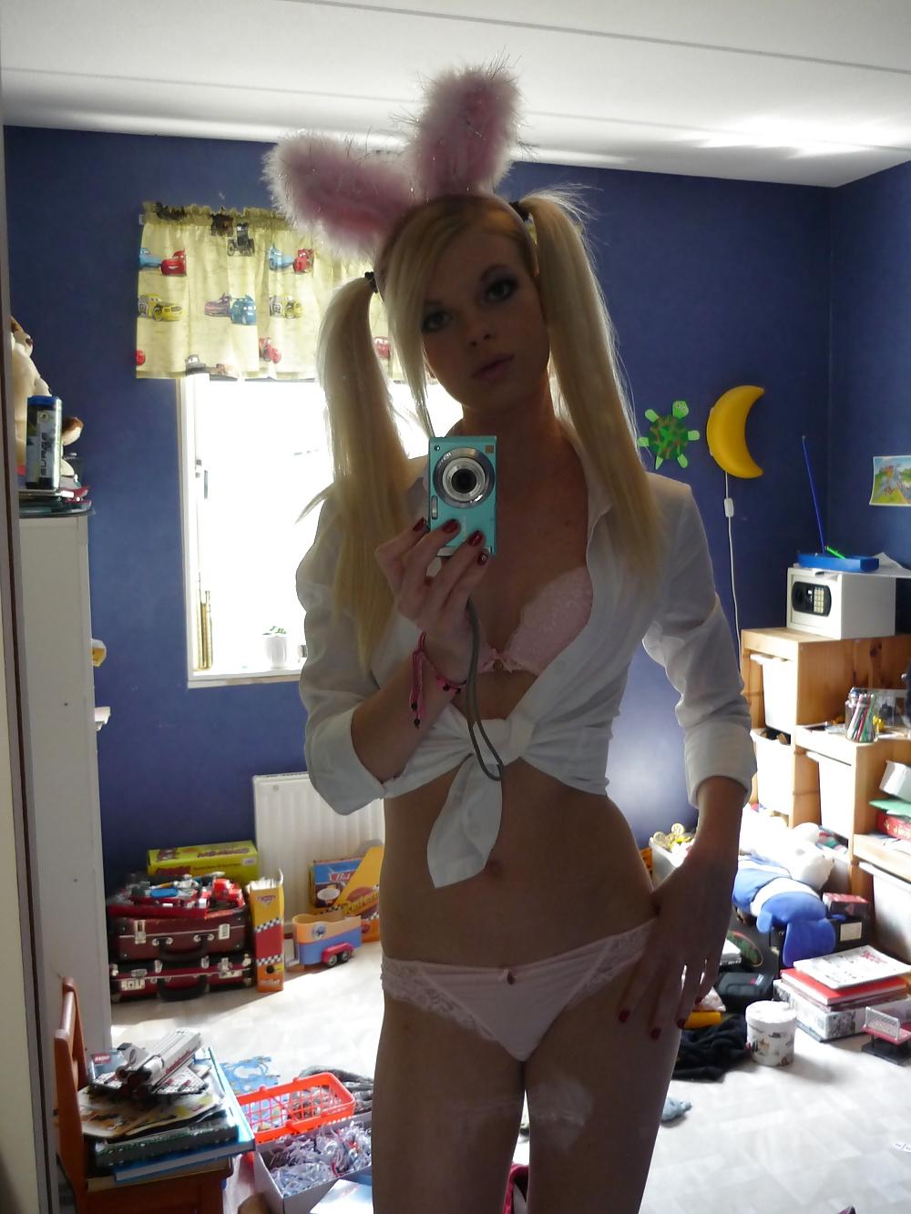 25P Blondie with small tits
