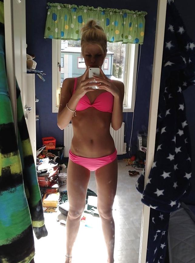 25P Blondie with small tits