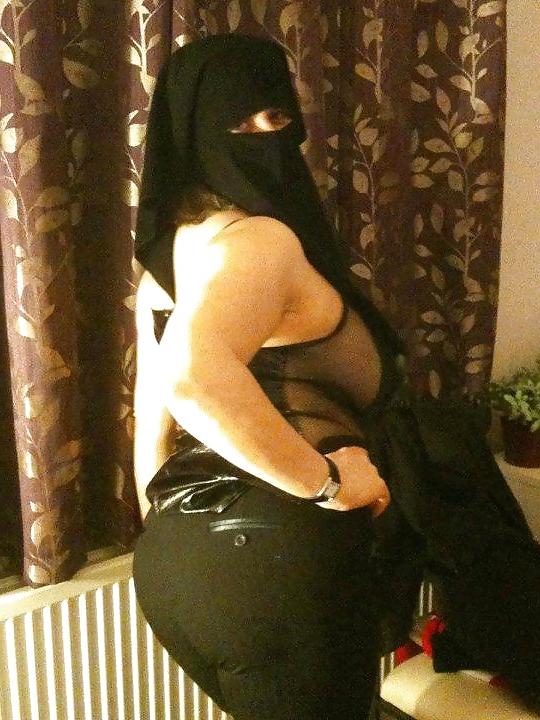 22P Beurette arabe et autre chiennasse!